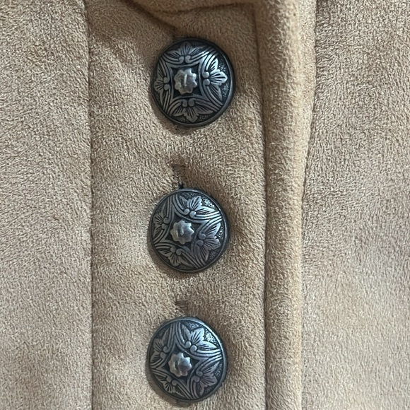 Tan women’s winter button up coat Country Clothing Company Cheyanne collection - Picture 2 of 10